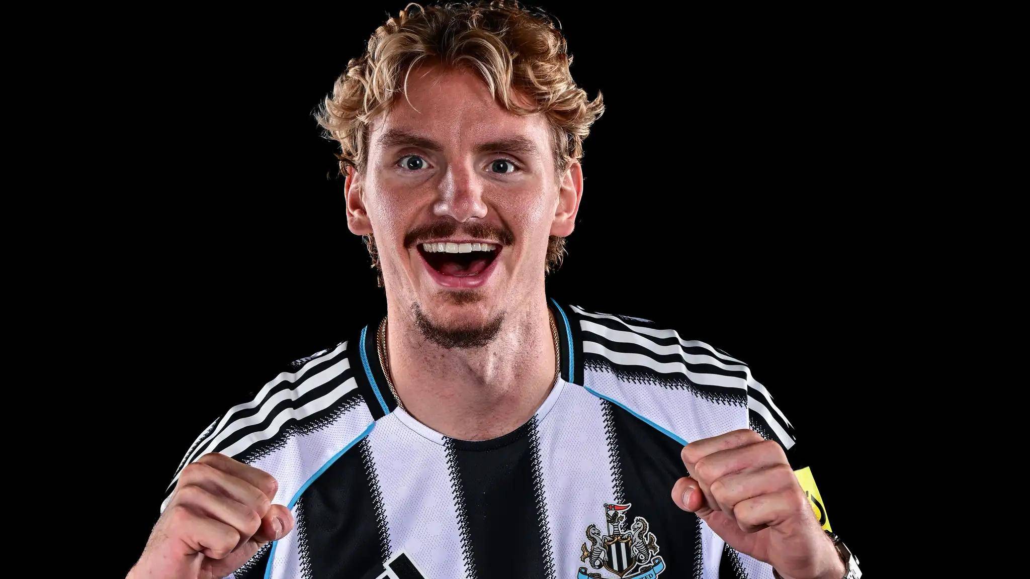 九游体育官网-瓦伦西亚迎英超关键赛，集结日复出首秀，话题不断，赛季目标并未改变(巴萨vs瓦伦西亚直播)