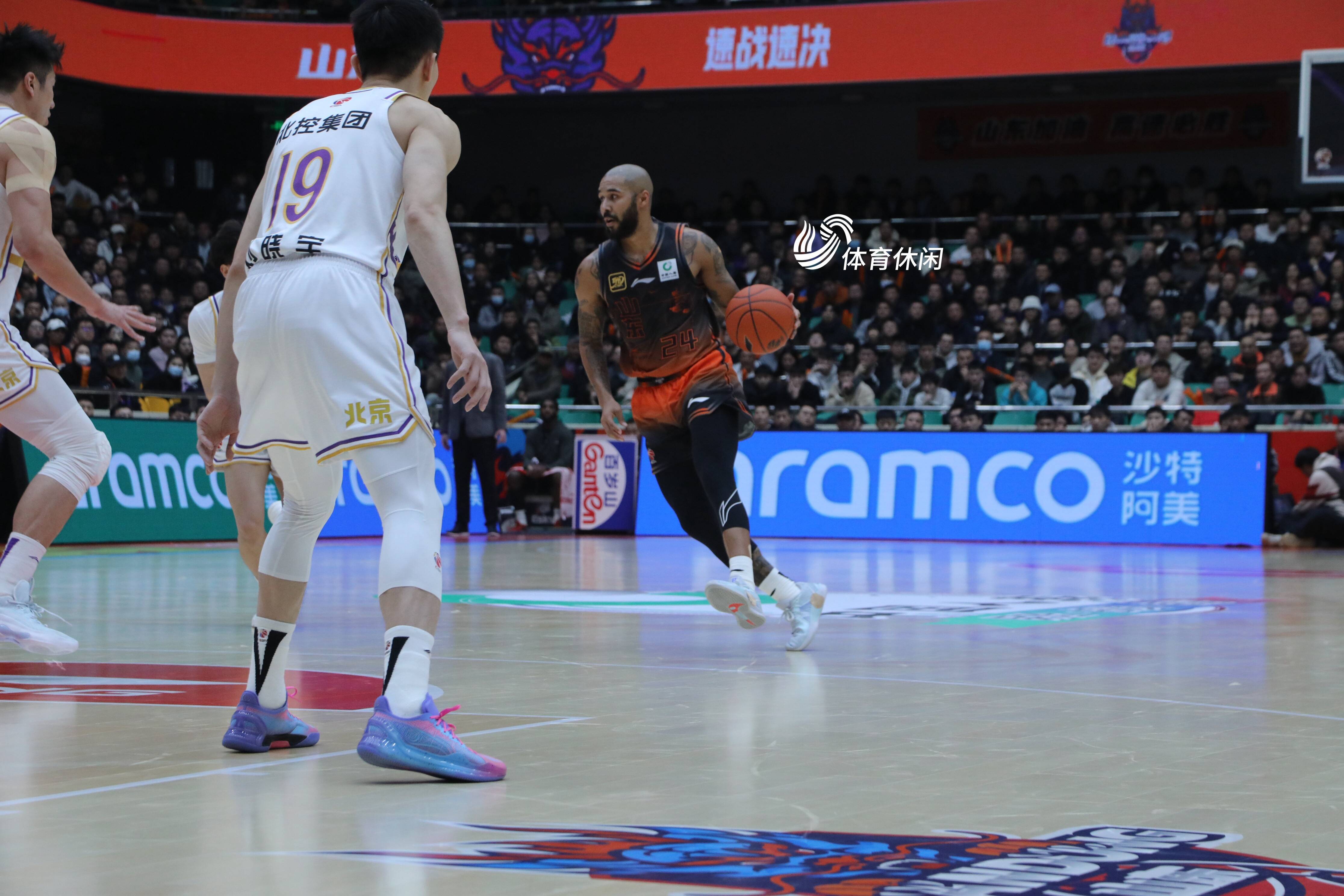 九游体育官网-里程碑夜里尔远射贴柱，CBA常规赛今晚刷纪录，气氛紧张，阵容厚度经受考验的简单介绍