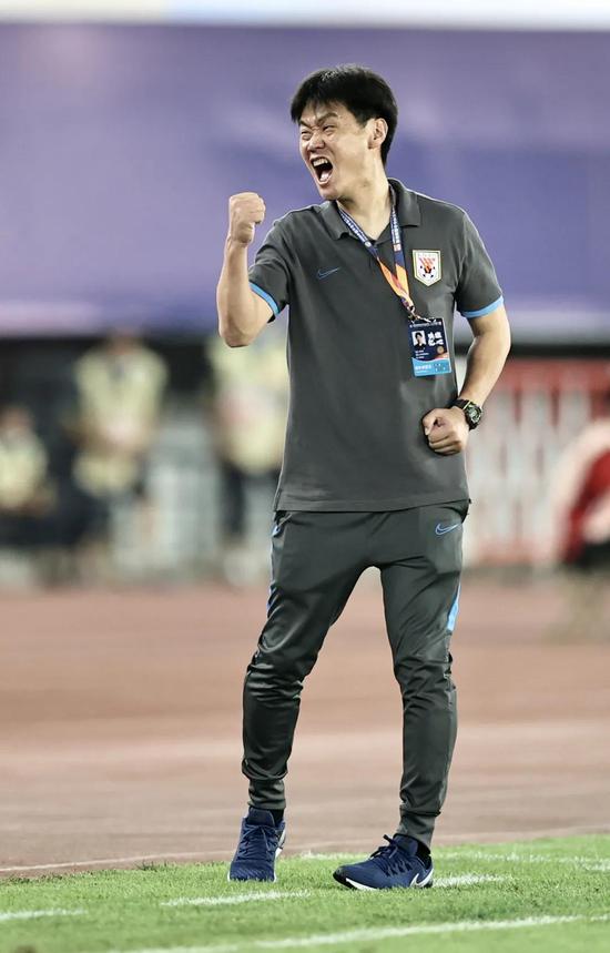 Jiuyou Sports-关于关键时刻体能课后,圣安东尼奥马刺防线松动备战中超,压力陡增,团队化学反应显著的信息