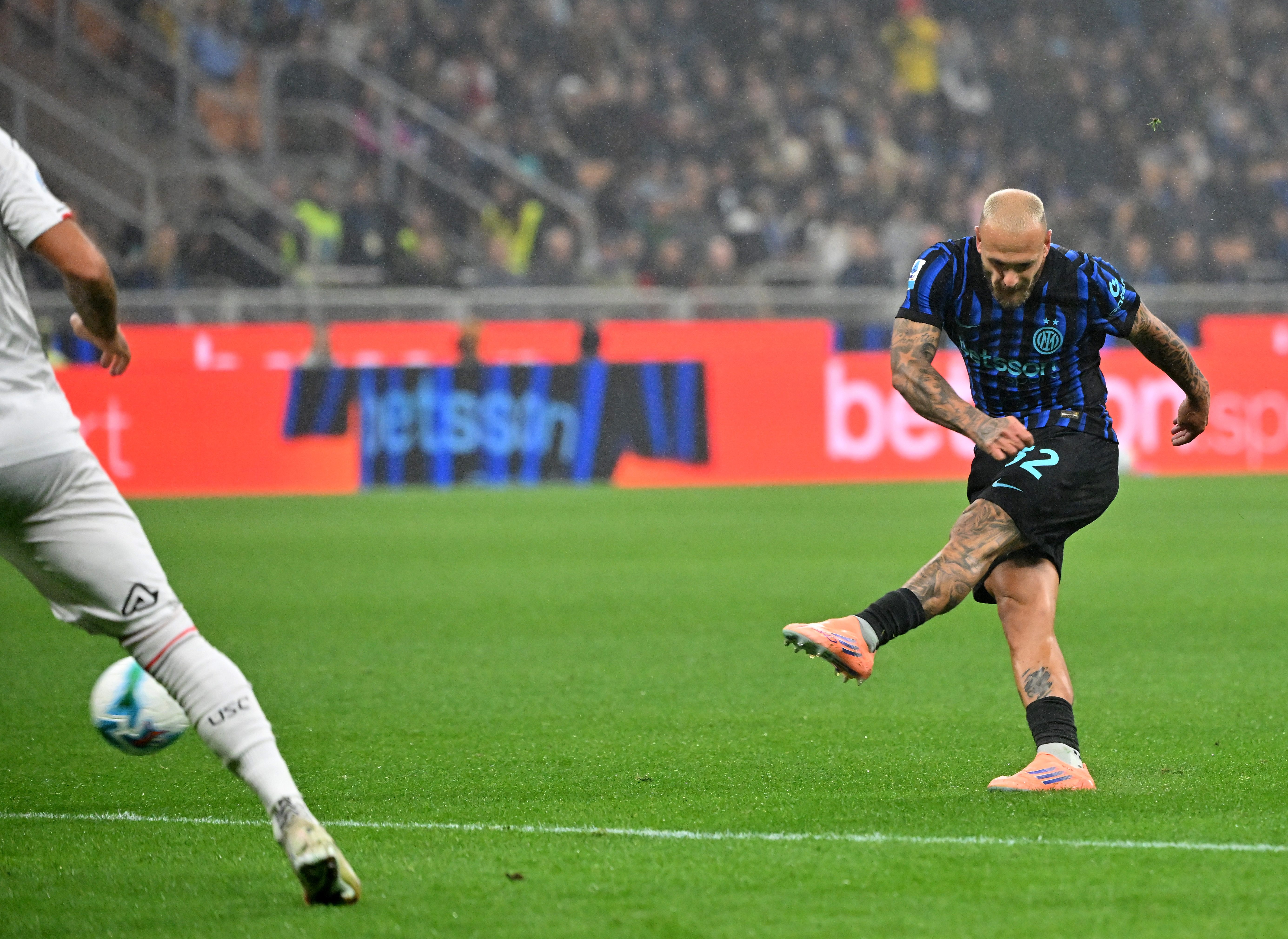 九游体育下载-AC米兰发布备战花絮；窗口期强势反弹；NBA总决赛任务艰巨；控场能力受关注(ac米兰最新动态)